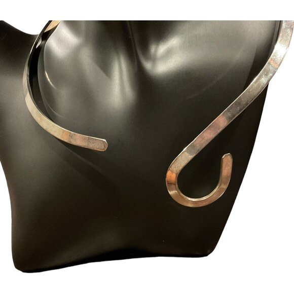 Abstract Sculptural Silver-Tone Open Collar Necklace For Women - Picture 2 of 5